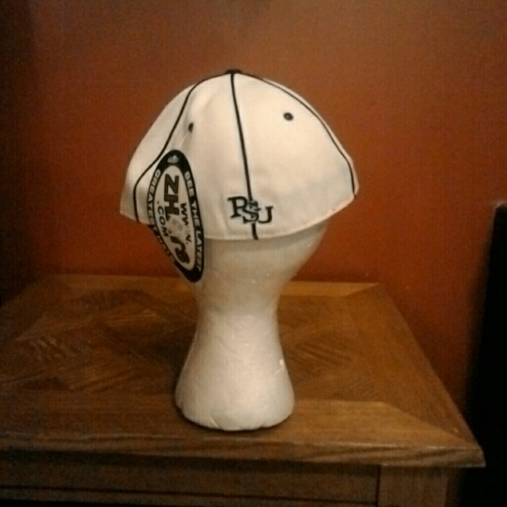Penn fitted - Picture 3 of 4